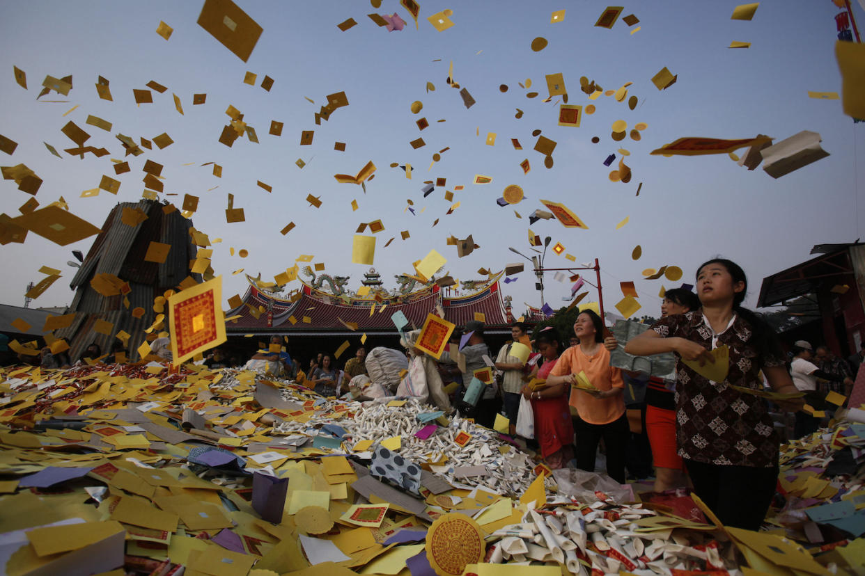 Multiple Ethnic-Chinese Indonesians throw 