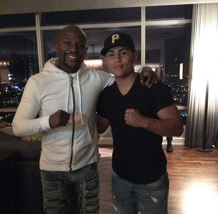 Mayweather signed Gonzalez to his promotional outfit in 2016 (daanny.g)