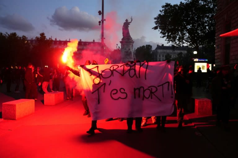 Zwei Wochen vor den Neuwahlen in Frankreich werden am Wochenende im ganzen Land zahlreiche Menschen aus Protest gegen die erstarkten Rechtspopulisten auf die Straße gehen. (Zakaria ABDELKAFI)