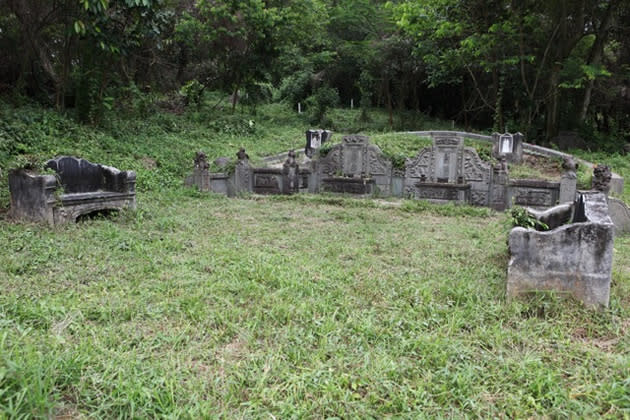 Large tombs with accompanying stone benches, found in Hill 2.