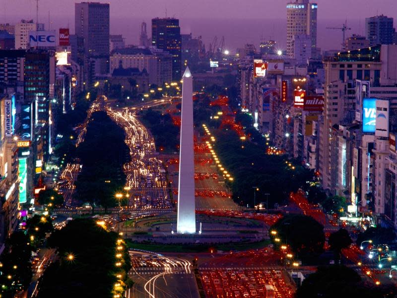 Buenos Aires ist eine der pulsierendsten Metropolen Südamerikas - jedes Stadtviertel will für sich entdeckt werden. Foto: Inprotur/ Enrique Limbrunner