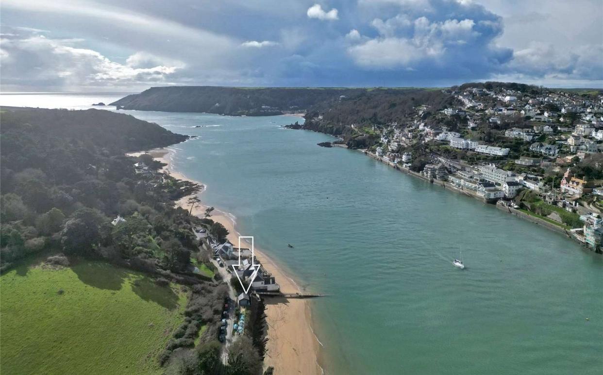 The kiosk offers views across the estuary to the upmarket town of Salcombe