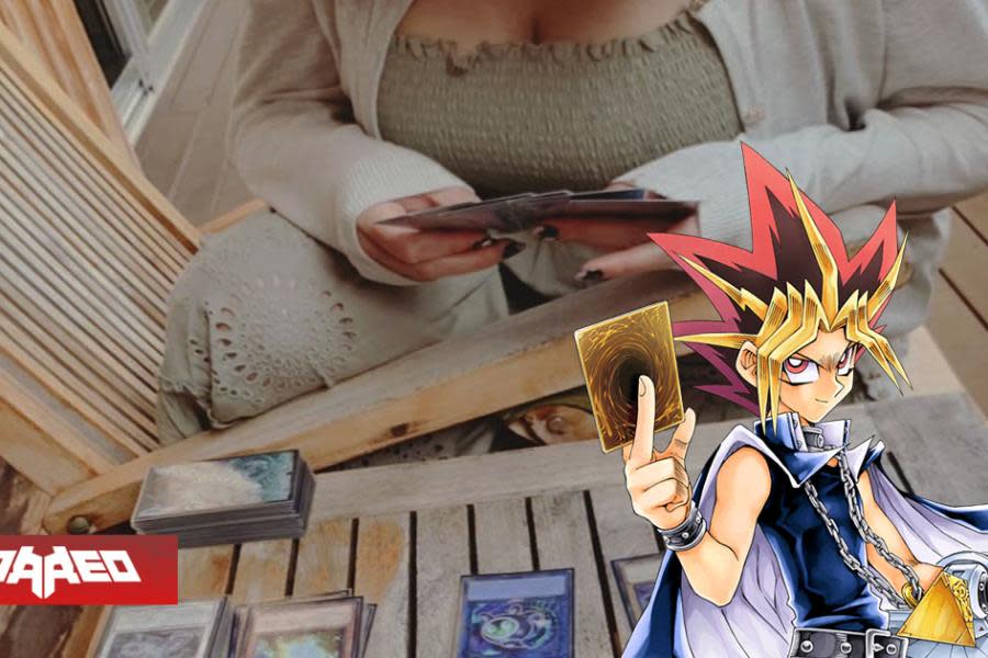 Jugador de cartas Yu-Gi-Oh! contrata a chica para no jugar solo, y ella después de ir varias veces a acompañarlo llega con su propio mazo