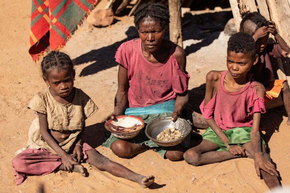 Tamiry and her three children fight for survival (WFP/Tsiory Andriantsoarana)