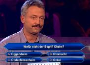 <p>Christian Mauer scheiterte im Oktober 2000 an der vierten Frage: "Wofür steht der Begriff Oheim?" A: Oggersheim, B: Ohnmacht, C: Obdachlosenheim, D: Onkel. Der Kundendiensttechniker entschied sich für B und schied aus. Richtig wäre Antwort D gewesen. Randnotiz zum Klugscheißen: Die weibliche Form des Oheims ist die Muhme. (Bild: MG RTL D)</p> 