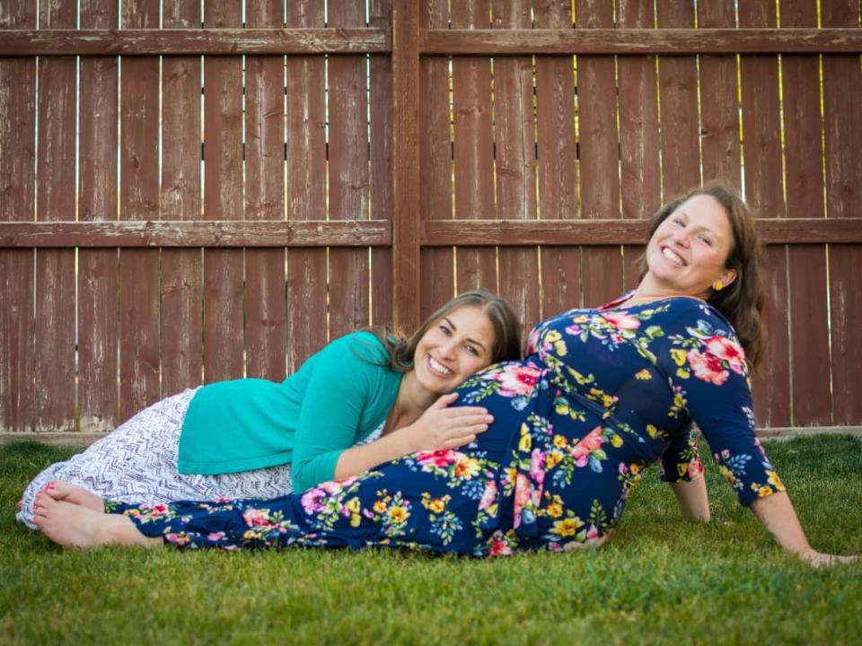 Courtney Sastaunik and Charissa Jaarsma are best friends. Sastaunik's baby has been growing in Jaarsma's belly for almost nine months.  (Justin Jaarsma - image credit)