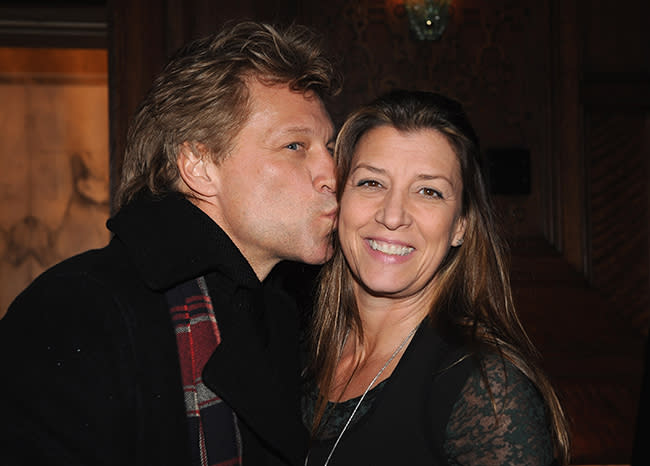 jon-bon-jovi-wife-kiss