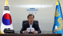 <p>South Korean President Moon Jae-in presides over the National Security Council at the Presidential Blue House in Seoul, South Korea, July 4, 2017. (Photo: Kim Joo-hyung/Yonhap via Reuters) </p>