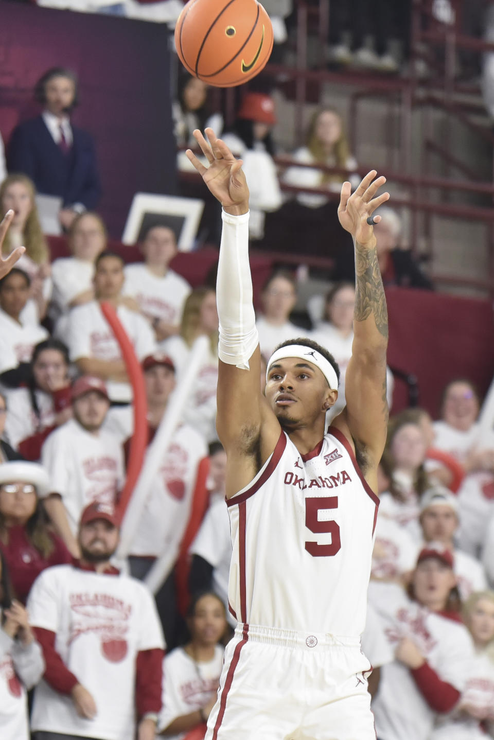 Oklahoma guard Rivaldo Soares shoots the ball during the first half of an NCAA college basketball game against Arkansas-Pine Bluff in Norman, Okla., Thursday, Nov. 30, 2023. (AP Photo/Kyle Phillips)