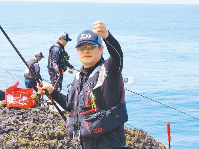 大和盃磯釣邀請賽22日起一連3天在澎湖登場，第1天根據積分先淘汰24名選手，23日選出8強。（許逸民攝）