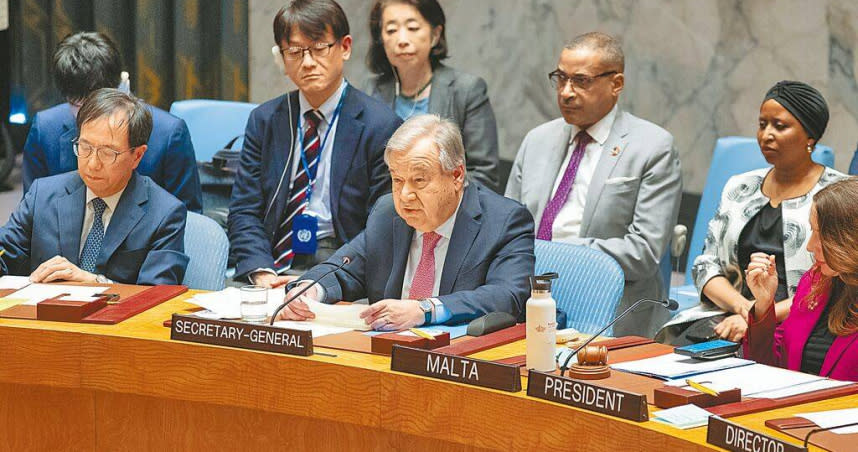 聯合國安理會14日就伊朗襲擊以色列，在紐約聯合國總部召開緊急會議。圖為聯合國祕書長古特瑞斯發言。（圖／中新社）