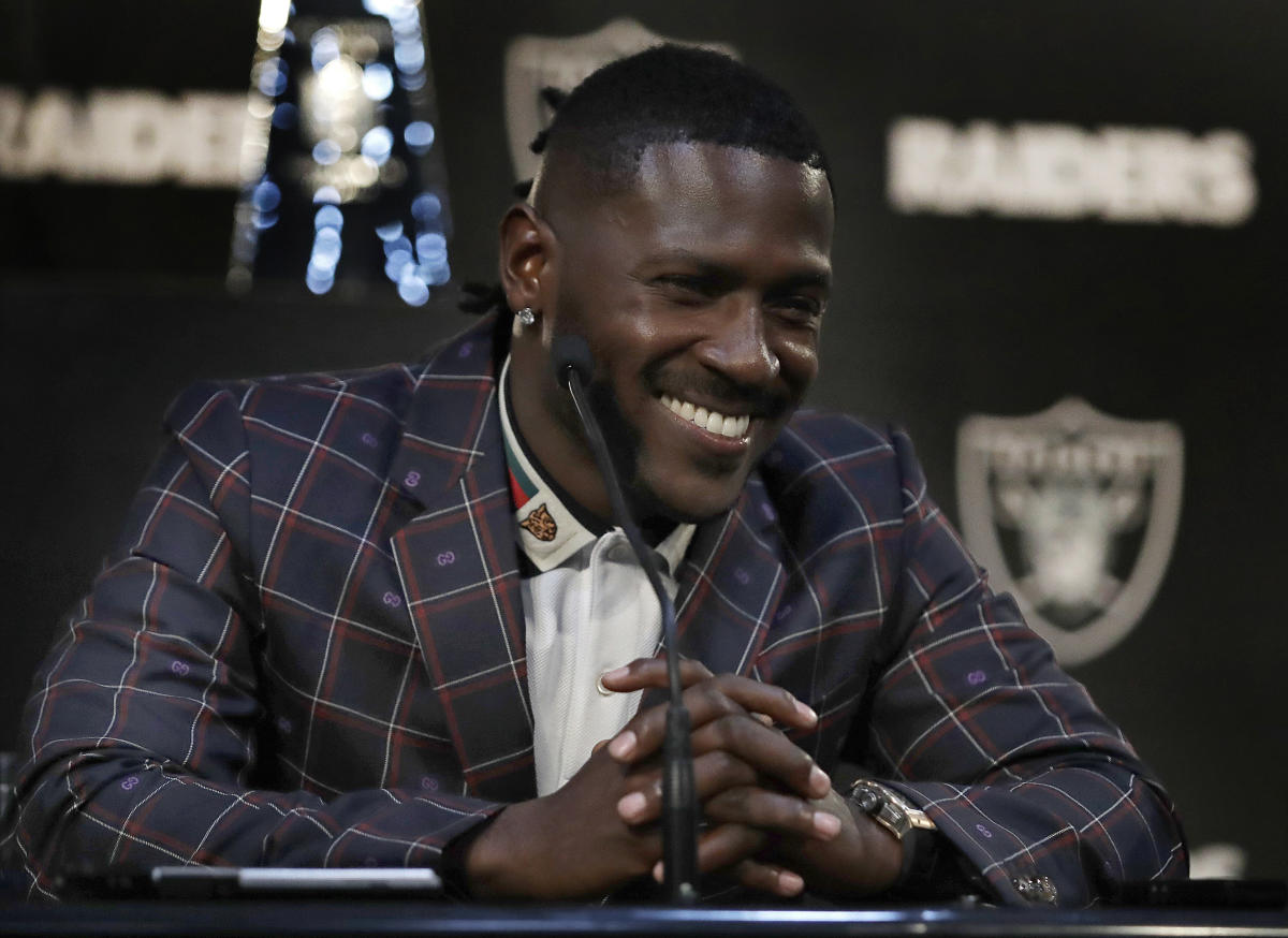 Yahoo] Antonio Brown expresses 'gratitude' for NFL journey. The