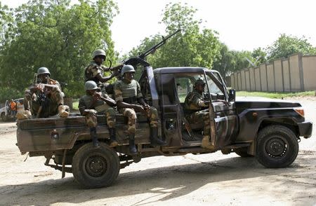 Niger soldiers provide security for an anti-Boko Haram summit in Diffa city, Niger September 3, 2015. REUTERS/Warren Strobel