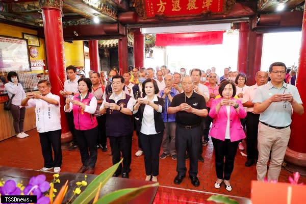 蘭陽媽祖文化節九月廿二日起一連三天在縣內舉行大型海陸遶境巡安活動，主祀廟宇南方澳南天宮由宜蘭縣長林姿妙帶領一同向媽祖獻香祈福，正式宣告即將登場。（圖：宜蘭縣政府提供）