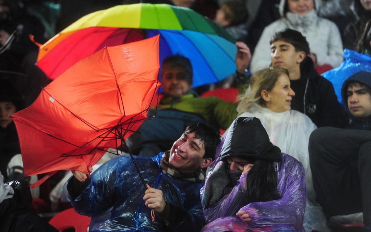 Fans battling the elements in La Plata