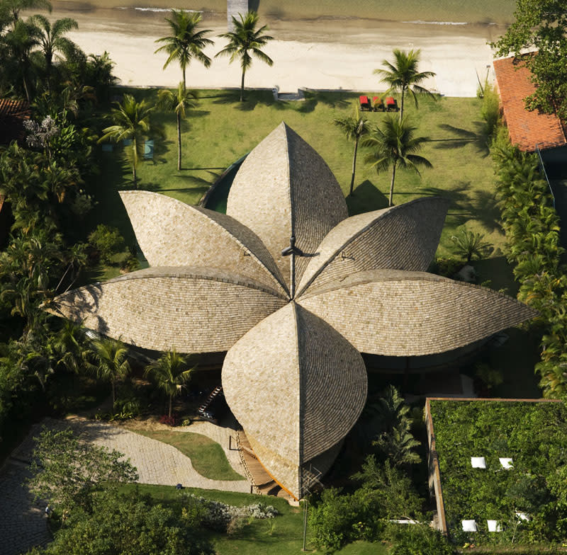 En una perfecta combinación de naturalismo y lujo, la Casa de Hojas se inspira en las edificaciones indígenas y está diseñada para contrarrestar el clima húmedo y caliente que caracteriza la zona. (Leonardo Finotti/cortesía de Mareines + Patalano)