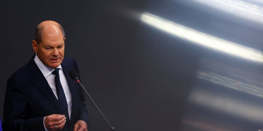 German Chancellor Olaf Scholz addresses the Bundestag on January 25, 2023