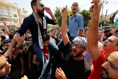 Protestors chant slogans during a demonstration near the Israeli embassy in Amman, Jordan July 28, 2017. REUTERS/Muhammad Hamed