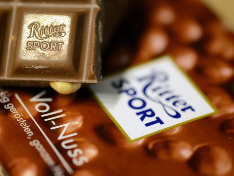 Ein Stück Voll-Nuss-Schokolade der Marke Ritter-Sport. Foto: Patrick Seeger