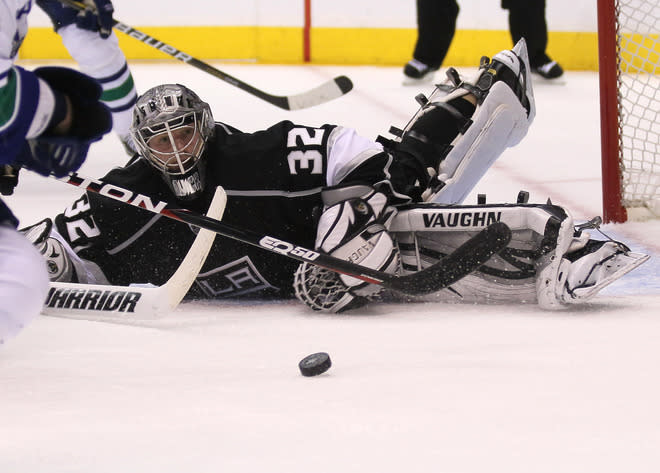   Goalie Jonathan Quick #32 Of The Los Angeles Kings Watches Getty Images