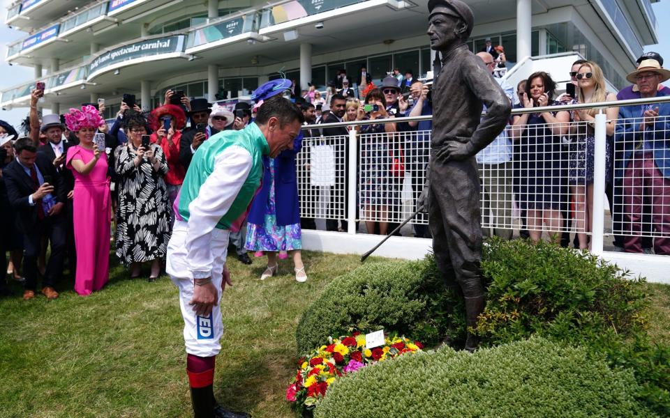 Frankie Dettori lays wreath at the feet of the Lestor Piggott statue on Derby Day - PA/David Davies