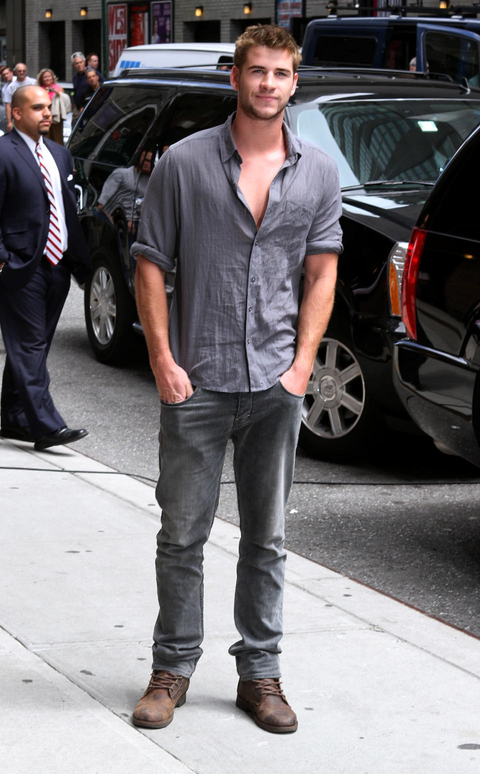 Liam Hemsworth visits "Late Show With David Letterman" at the Ed Sullivan Theater on June 17, 2010 in New York City. (Photo by Donna Ward/Getty Images)