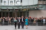 <p>Los padres de tres sorprendieron al presentarse el jueves en los predios de la telecadena BBC en Londres para participar de la semana anti-bullying. Eso después de haber celebrado por todo lo alto <a rel="nofollow noopener" href="https://www.hellomagazine.com/royalty/gallery/2018111464564/prince-charles-birthday-dinner-royals-gallery/1/" target="_blank" data-ylk="slk:el cumpleaños del príncipe Charles;elm:context_link;itc:0;sec:content-canvas" class="link ">el cumpleaños del príncipe Charles</a> en el Palacio de Buckingham.<br><br><br>People </p>