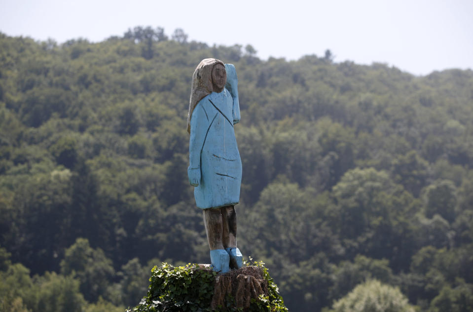 Die Statue der First Lady erfreute sich in der Nachbarschaft keiner ungeteilten Beliebtheit (Bild: AP Photo/Miro Majcen)