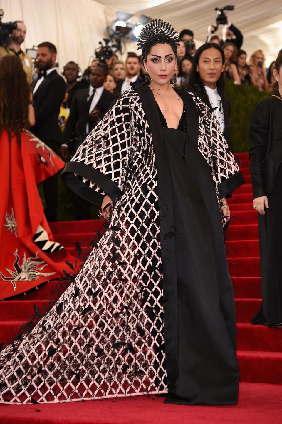 Η Lady Gaga στο Met Gala 2015 (Getty Images)