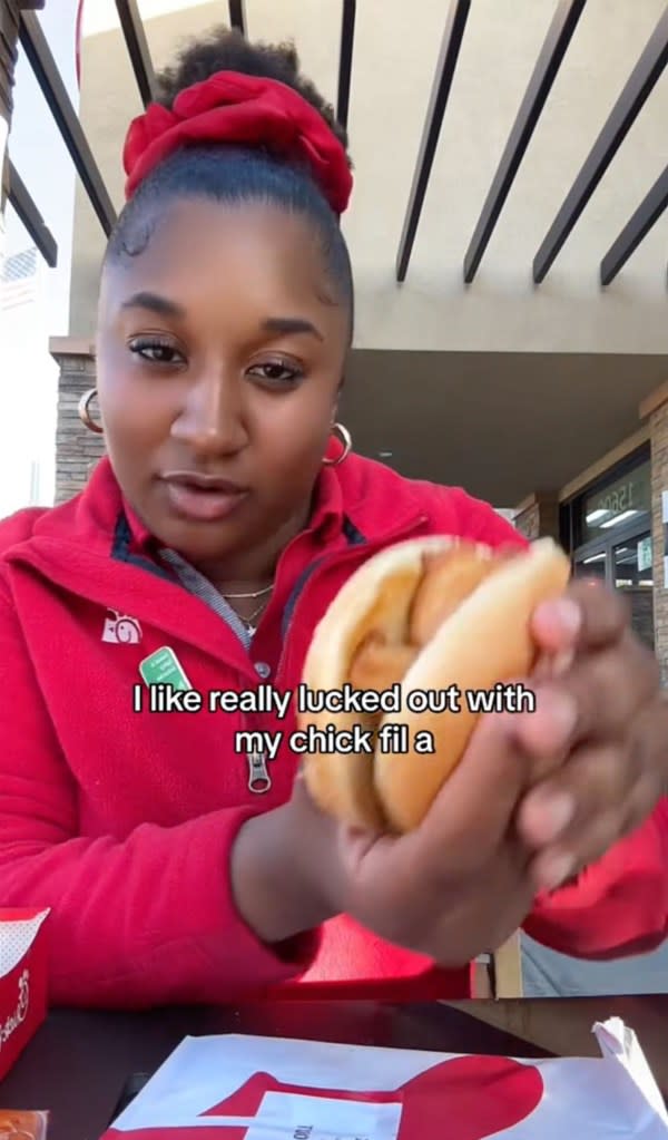 Miriam Webb shared a Chick-fil-A bun hack on TikTok. TikTok / @mirithesiren