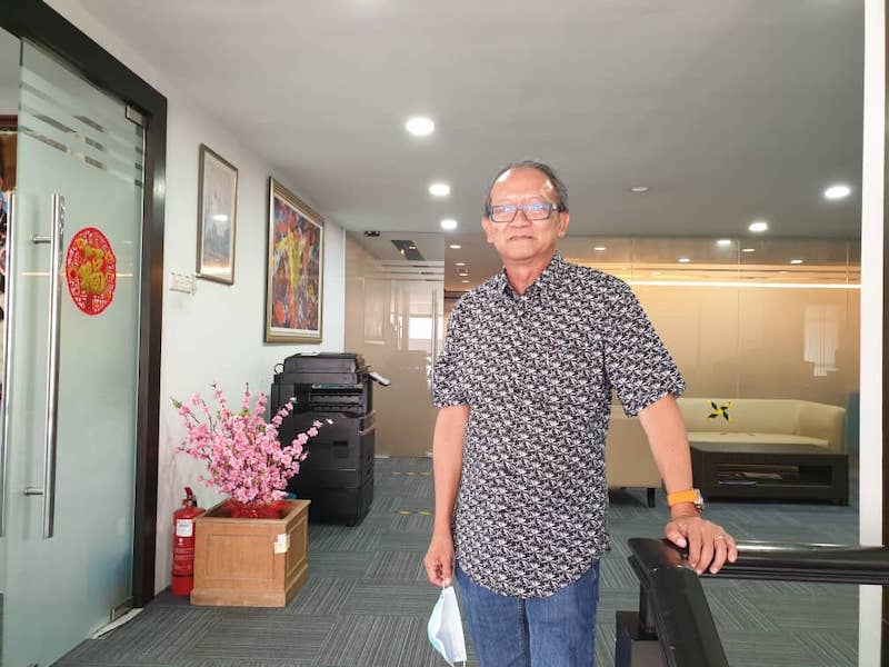 Consultant geologist Low Keng Lok said the only way to curb the water cut problems in Selangor is to look into groundwater as an alternative source. — Picture by Milad Hassandarvish