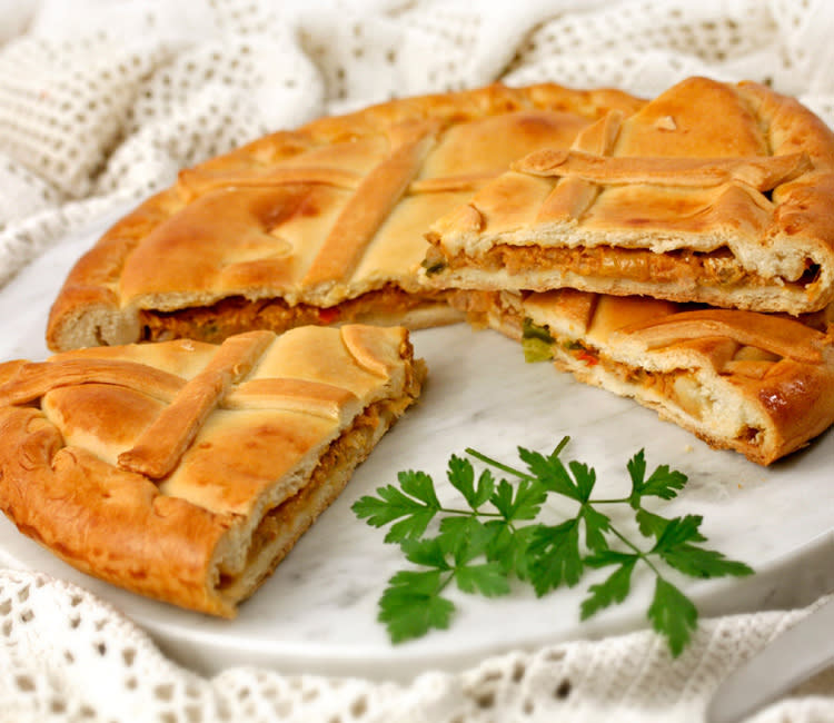 Empanada gallega de atún