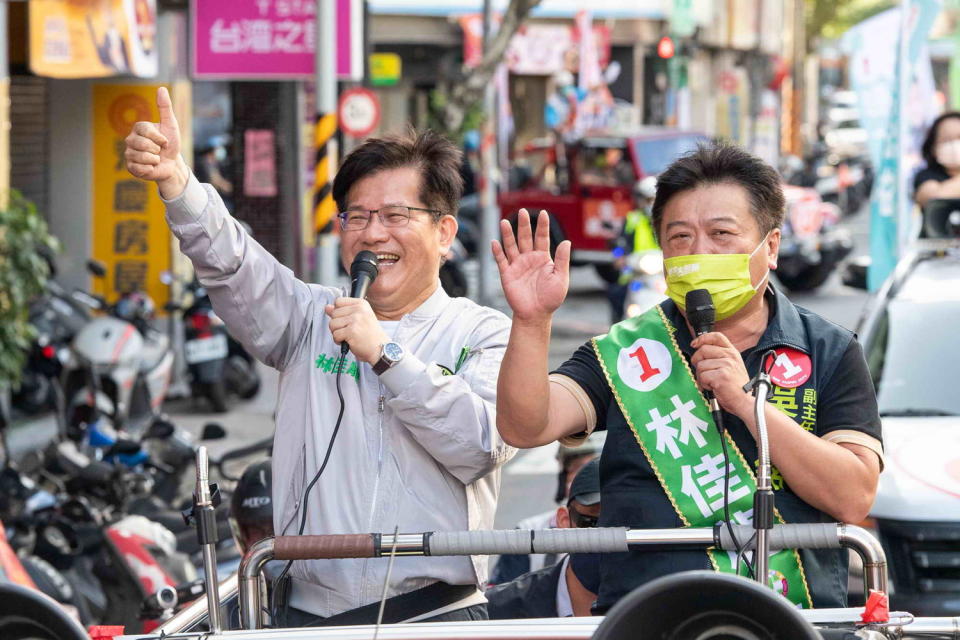 林佳龍獲民進黨全力助攻，近日感受選民熱情回應，選情倒吃甘蔗，龍陣營綜合評估，不排除中斷國民黨執政新北17年。   圖：林佳龍競辦提供