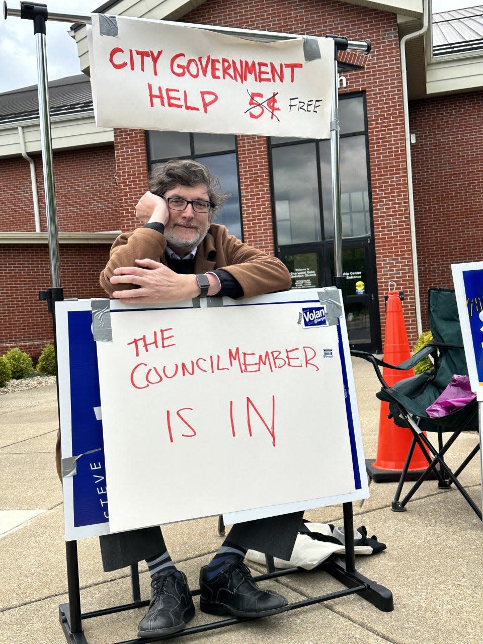 Council member Stephen Volan, aka Lucy from Peanuts, dispenses advice at Sherman Oaks Christian Church on primary election day.