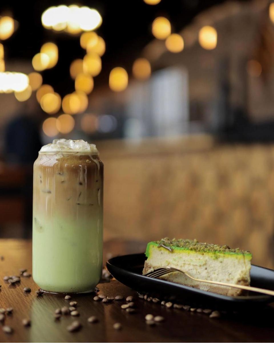 An iced pistachio latte with a pistachio cheesecake at Haraz Coffee House.