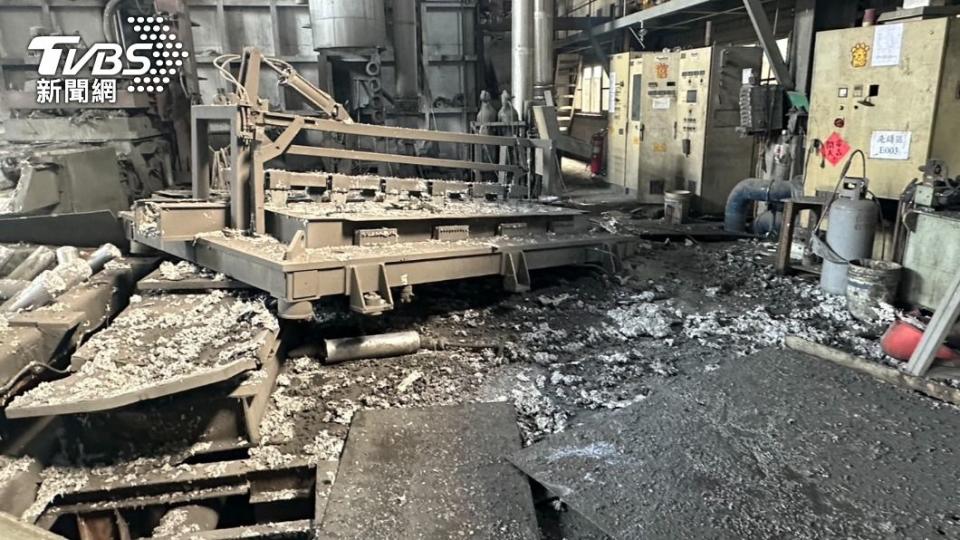 高雄湖內一間鋁製工廠爆炸造成2死6傷。（圖／TVBS）