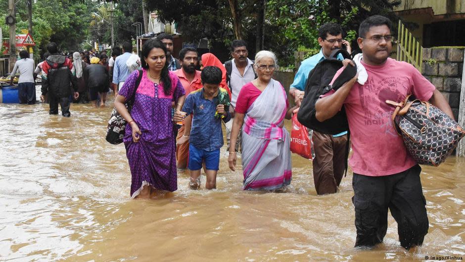 根據印度喀拉拉邦（Kerala）數據，357人因為百年奪命洪水喪命。當局也救出了數千人。但有更多被大水所困的災民不斷透過社群媒體求援。