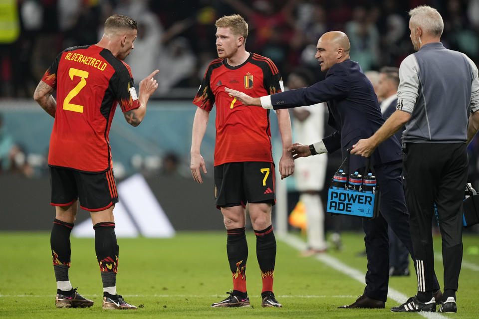 Belgium's head coach Roberto Martinez, second from right, talks with his players Toby Alderweireld, left, and Kevin De Bruyne during the World Cup group F soccer match between Belgium and Canada, at the Ahmad Bin Ali Stadium in Doha, Qatar, Wednesday, Nov. 23, 2022. (AP Photo/Martin Meissner)