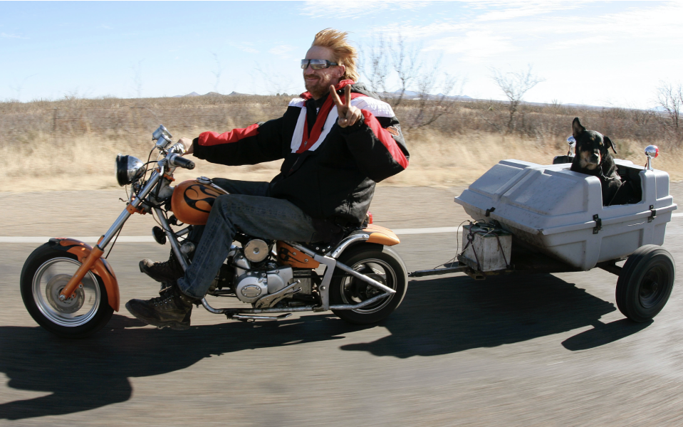 Greg Pike, 43, of Naco, Arizona rides his cycle pulling a cart with his dog named Booger, cat Kitty, and his white mice all named Mousie (hidden in car) to Bisbee, Arizona where he will walk through town entertaining tourists with the animals stacked on top of each other December 24, 2006. (Photo: Reuters) 