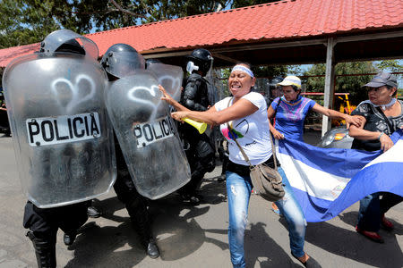 A demonstrator clashes with riot police during a protest against Nicaraguan President Daniel Ortega's government in Managua, Nicaragua September 23, 2018. REUTERS/Oswaldo Rivas