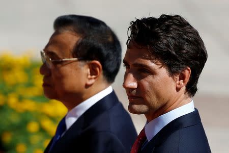 Chinese Premier Li Keqiang (L) and Canadian Prime Minister Justin Trudeau attend a welcoming ceremony at the Great Hall of the People in Beijing, China, August 31, 2016. REUTERS/Thomas Peter