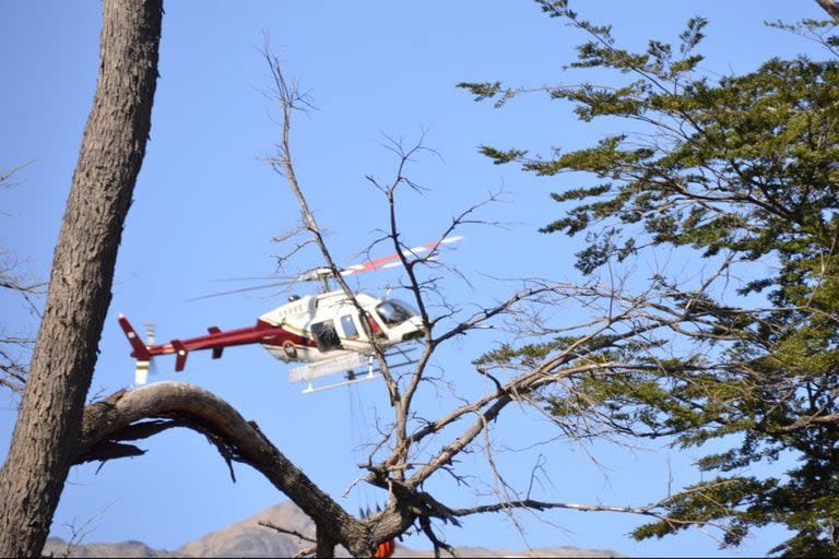 Pese a los medios terrestres y aéreos desplegados, el incendio se mantiene activo y se espera la ocurrencia de lluvias para detener las llamas