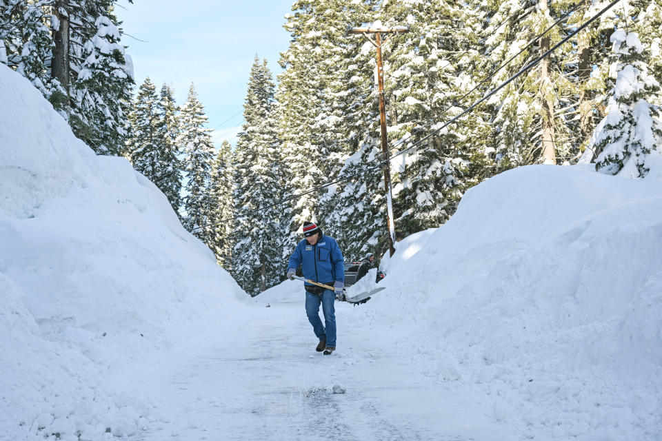 Aftermath of 12 feet of snow in California (Tayfun Coskun / Anadolu Agency via Getty Images)
