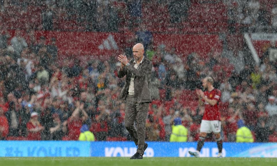 <span>Erik ten Hag salutes an appreciative home crowd after <a class="link " href="https://sports.yahoo.com/soccer/teams/man-utd/" data-i13n="sec:content-canvas;subsec:anchor_text;elm:context_link" data-ylk="slk:Manchester United;sec:content-canvas;subsec:anchor_text;elm:context_link;itc:0">Manchester United</a>’s defeat by Arsenal.</span><span>Photograph: Matthew Peters/Manchester United/Getty Images</span>