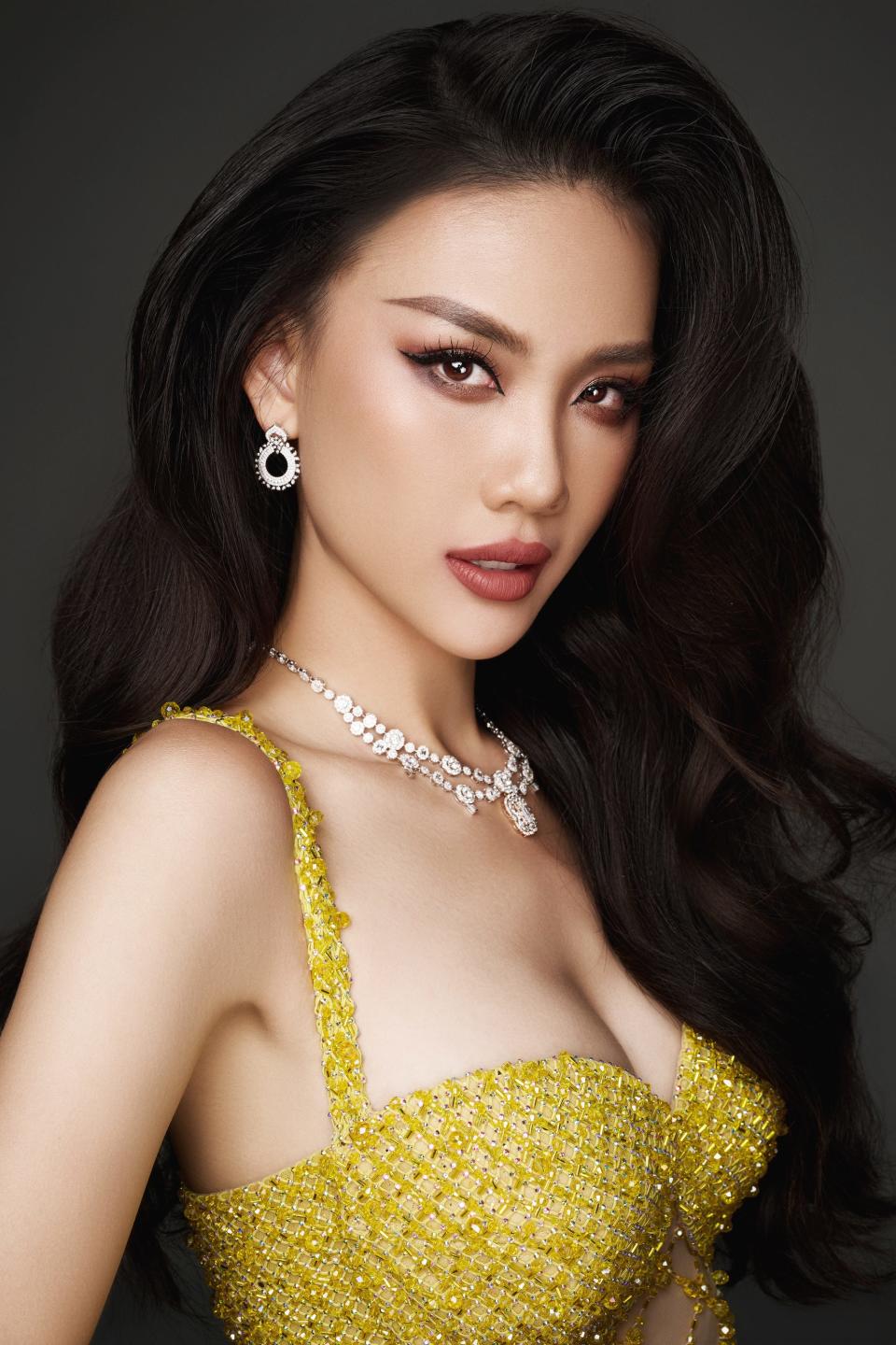 A headshot of Miss Vietnam 2023  Bùi Quýnh Hoa.