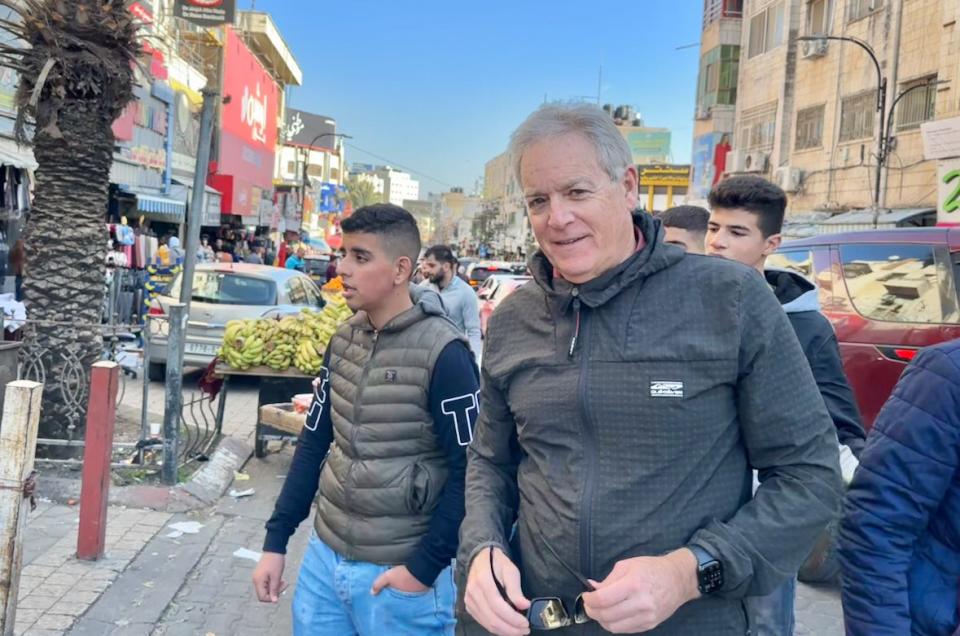 Mark Patinkin walks the bustling streets of Ramallah.