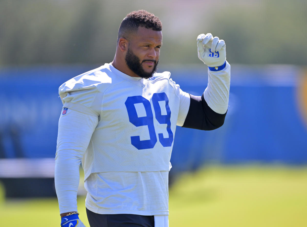 Rams' Aaron Donald on helmet-swinging incident: 'It was just practice'