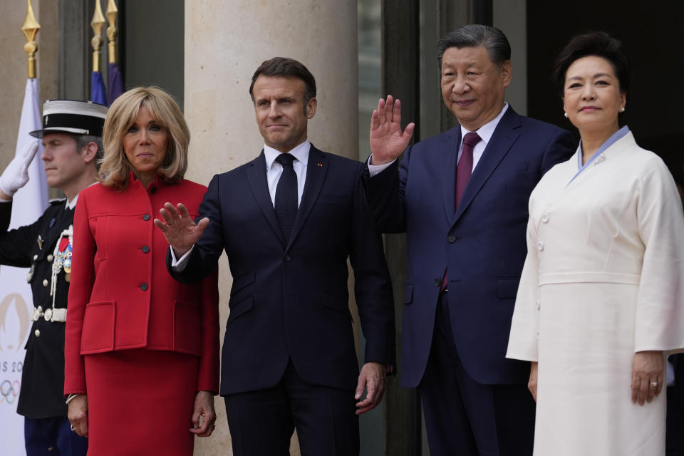 French President Emmanuel Macron, second left, his wife Brigitte Macron, left, China's President Xi Jinping and his wife Peng Liyuan pose on the steps of the Elysee Palace, Monday, May 6, 2024 in Paris. China's President Xi Jinping is in France for a two-day state visit that is expected to focus both on trade disputes and diplomatic efforts to convince Beijing to use its influence to move Russia toward ending the war in Ukraine. (AP Photo/Thibault Camus)