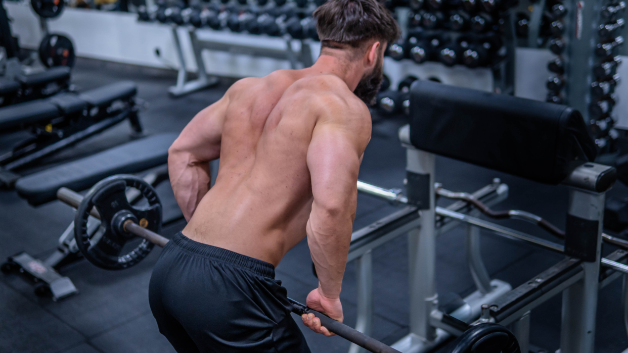  Man doing barbell row. 