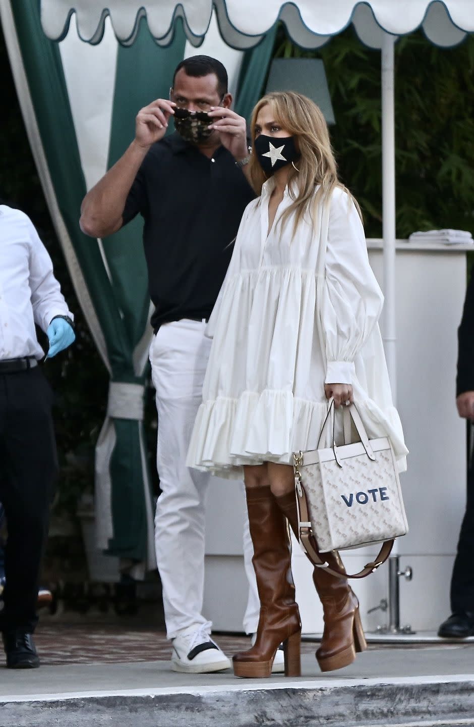 30) 2020 - Jennifer Lopez heads out on date night with Alex Rodriguez